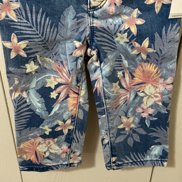 GAP Floral Denim Capris - Picture 3 of 6
